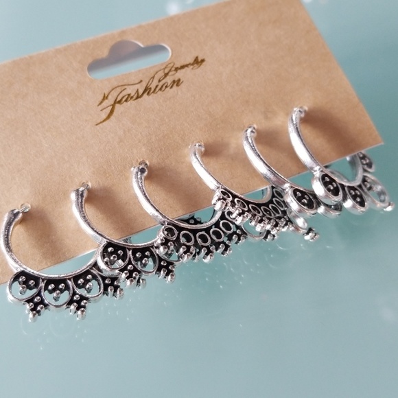 Jewelry - Set of 3 hoop earrings